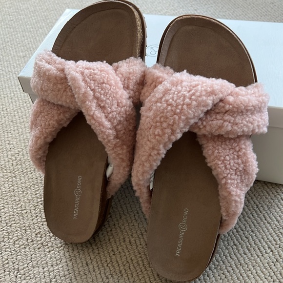 Treasure & Bond Shoes - NEW Treasure & Bond Pink Plush Teddy Sandal/Slide
